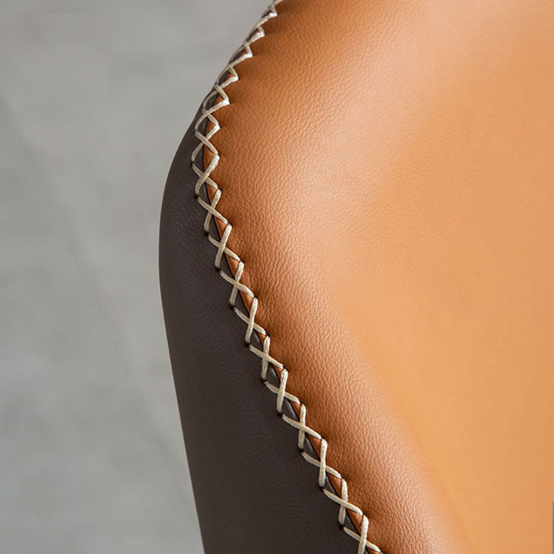Silla lateral moderna con acabado mate, silla sin brazos con respaldo curvado de cuero para comedor