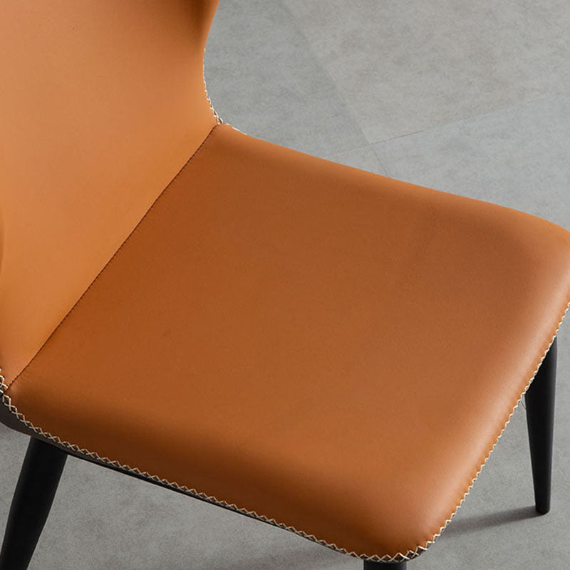 Silla lateral moderna con acabado mate, silla sin brazos con respaldo curvado de cuero para comedor
