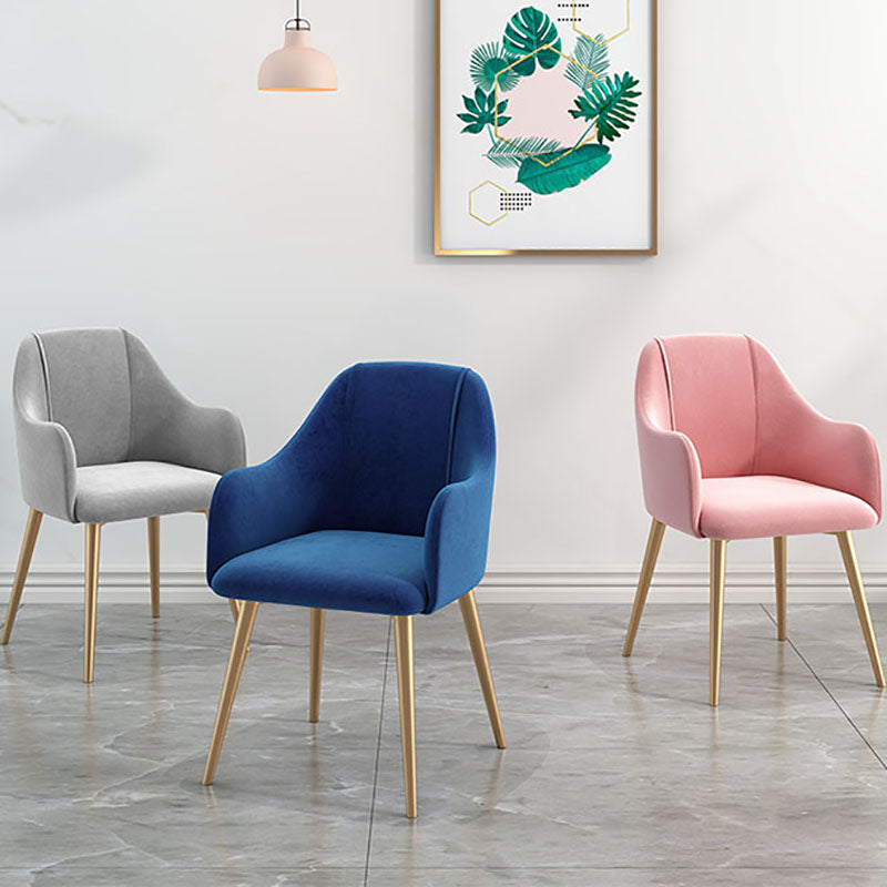 Sillas de comedor de terciopelo Glam, silla lateral de comedor de metal con brazo para uso en restaurantes