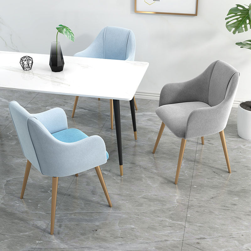 Sillas de comedor de terciopelo Glam, silla lateral de comedor de metal con brazo para uso en restaurantes