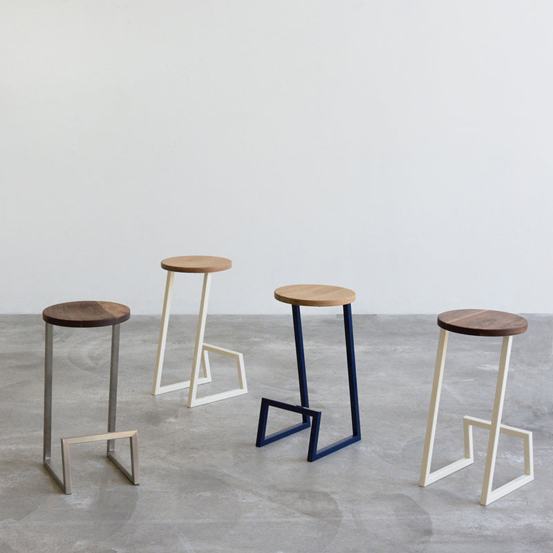 Modern Style Iron Bar Stool with Footrest Bristol Creative Bar Stool (set of 2)