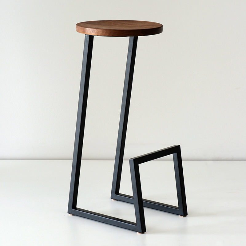 Modern Style Iron Bar Stool with Footrest Bristol Creative Bar Stool (set of 2)