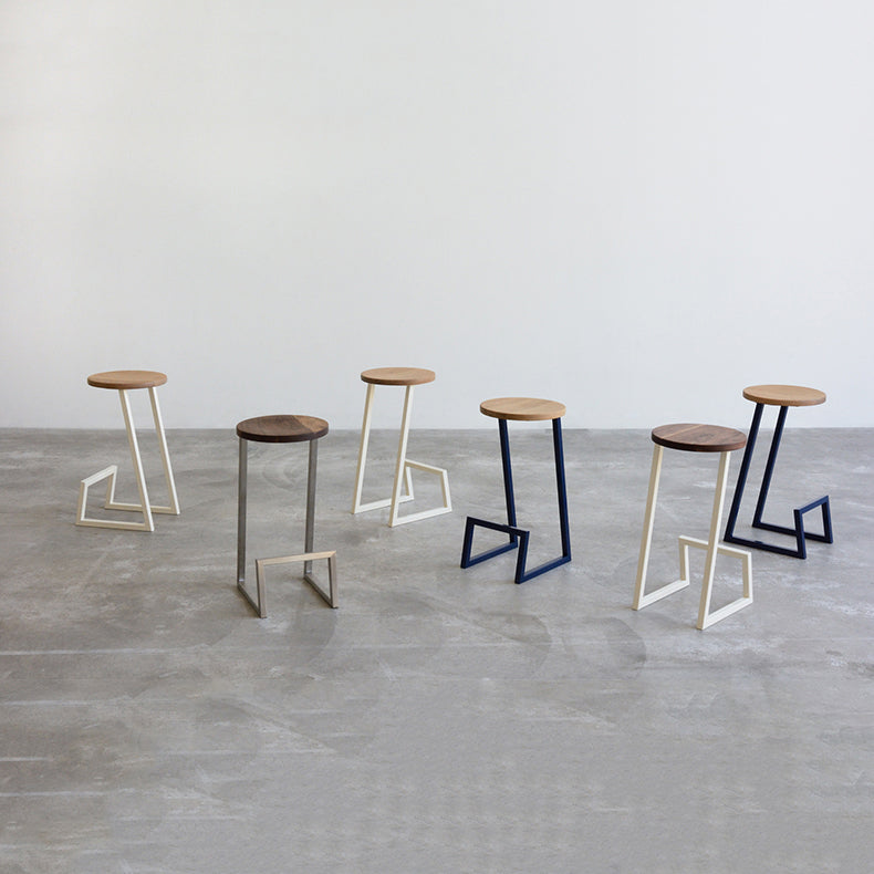 Modern Style Iron Bar Stool with Footrest Bristol Creative Bar Stool (set of 2)