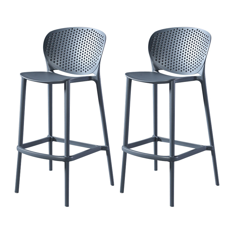 Taburetes de bar contemporáneos de plástico y metal, taburete de bar Bristol con respaldo bajo y reposapiés
