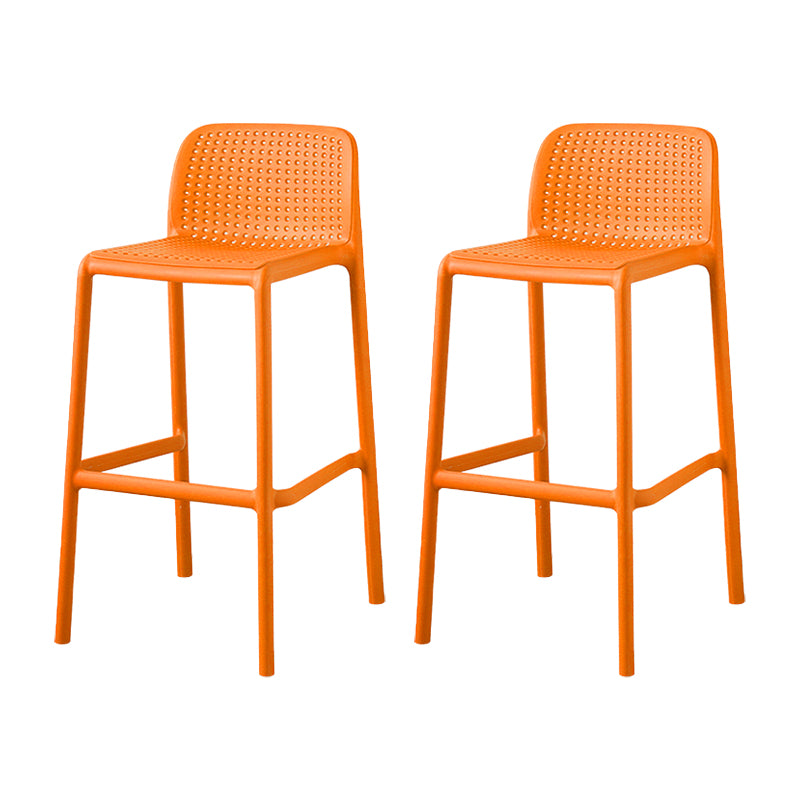 Taburetes de bar contemporáneos de plástico y metal, taburete de bar Bristol con respaldo bajo y reposapiés