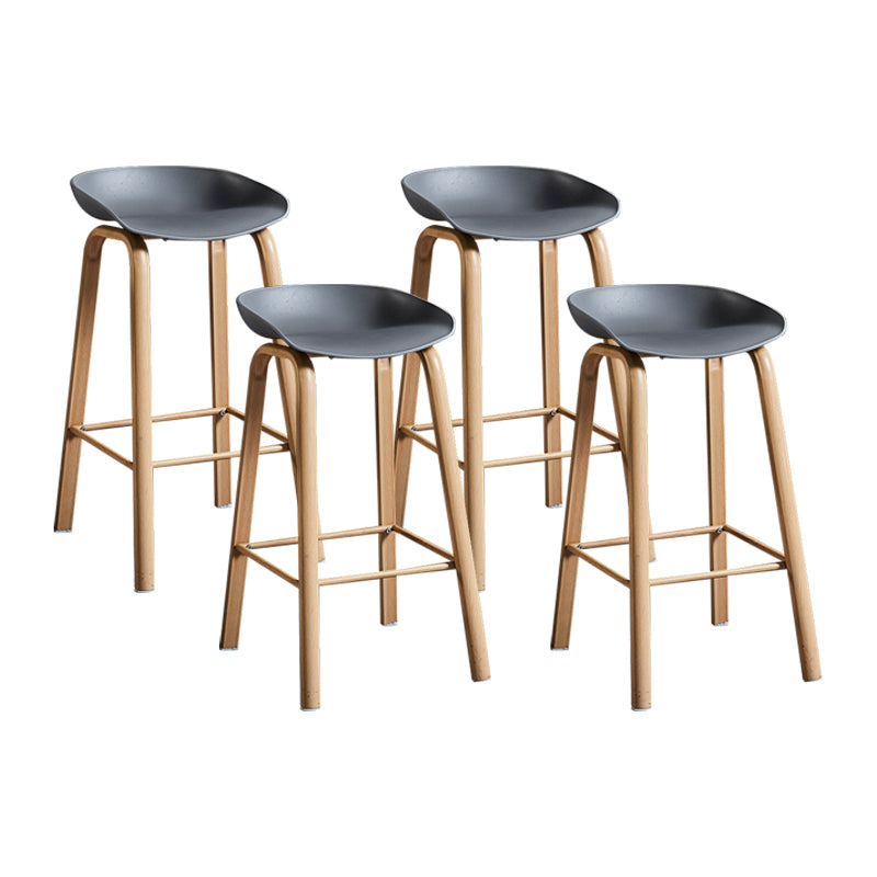 Barhocker im skandinavischen Stil, Metallbeine, Thekenhocker mit Kunststoffsitz (4er-Set)