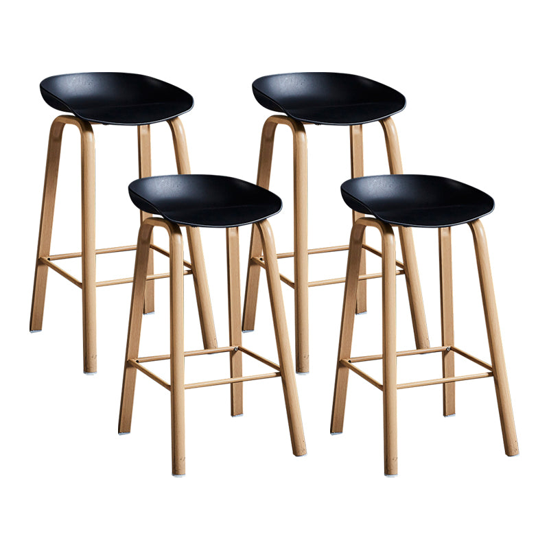 Barhocker im skandinavischen Stil, Metallbeine, Thekenhocker mit Kunststoffsitz (4er-Set)
