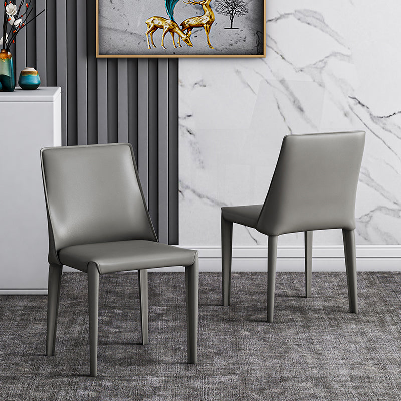 Silla lateral de cuero de hotel de estilo diseñador, silla de comedor con respaldo sólido y acabado mate