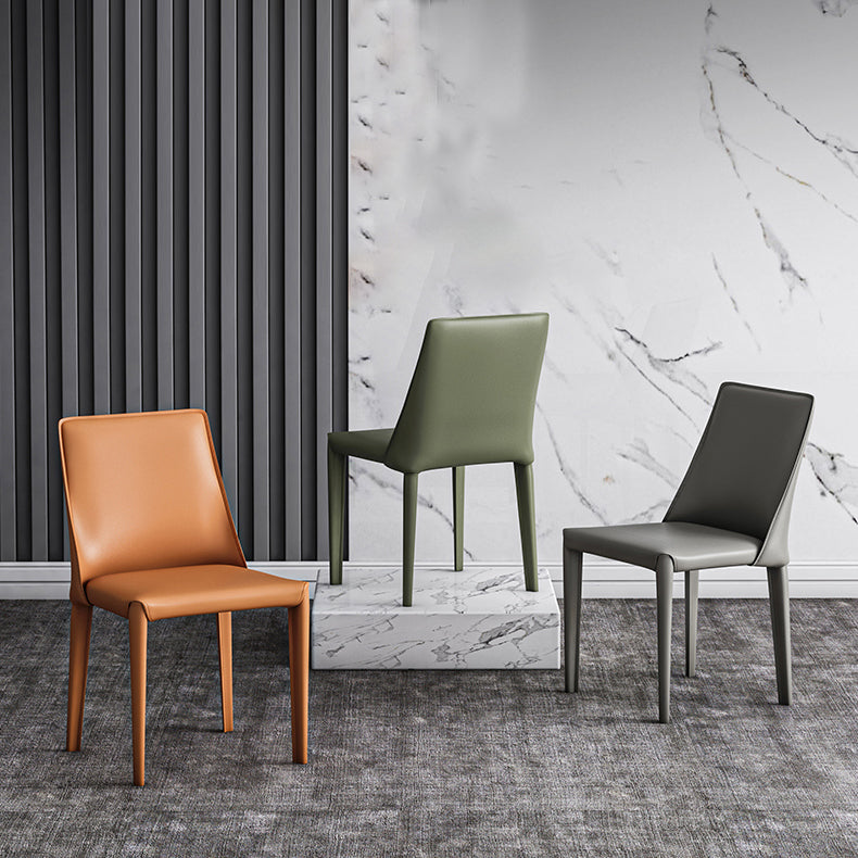 Silla lateral de cuero de hotel de estilo diseñador, silla de comedor con respaldo sólido y acabado mate