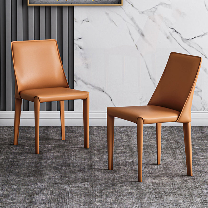 Silla lateral de cuero de hotel de estilo diseñador, silla de comedor con respaldo sólido y acabado mate