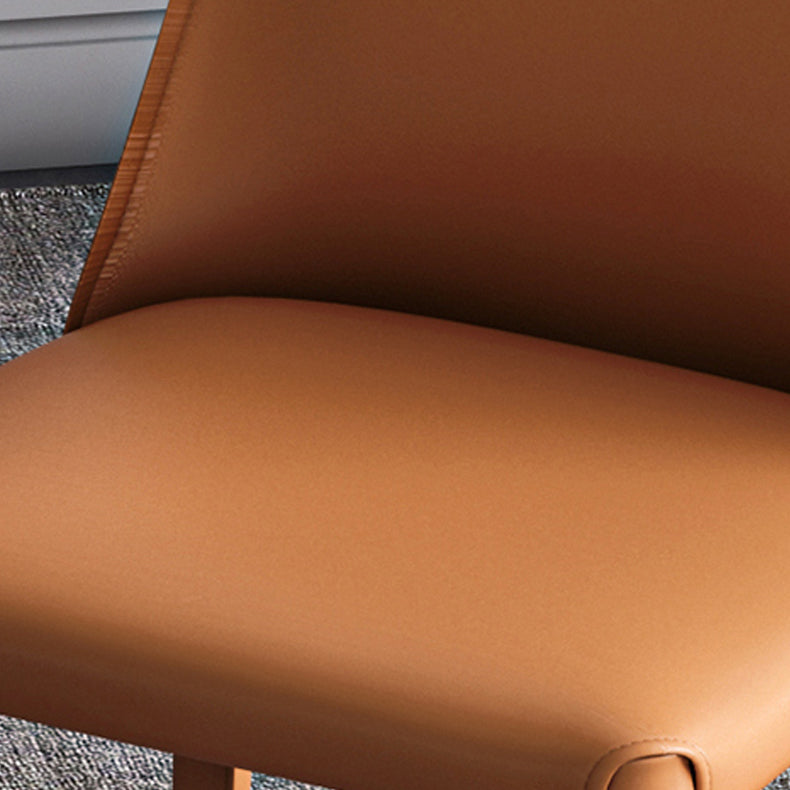 Silla lateral de cuero de hotel de estilo diseñador, silla de comedor con respaldo sólido y acabado mate