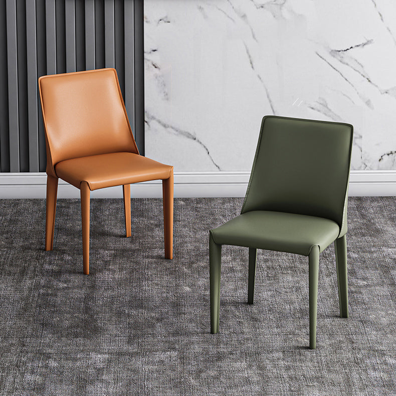 Silla lateral de cuero de hotel de estilo diseñador, silla de comedor con respaldo sólido y acabado mate