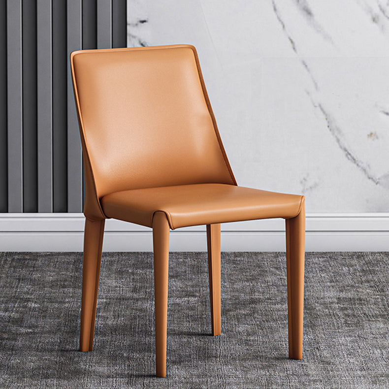 Silla lateral de cuero de hotel de estilo diseñador, silla de comedor con respaldo sólido y acabado mate