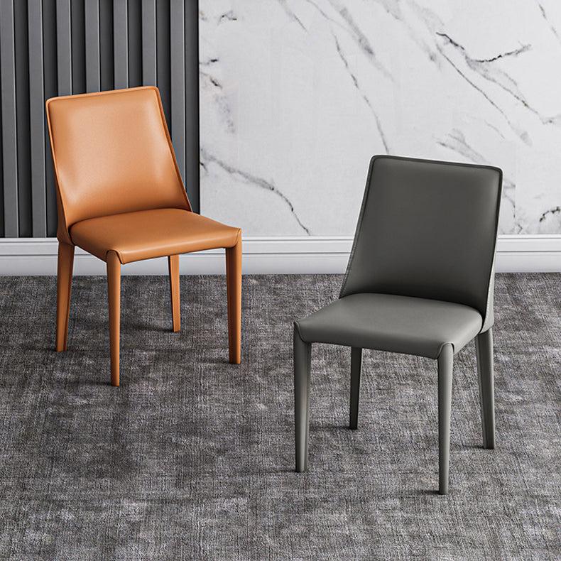 Silla lateral de cuero de hotel de estilo diseñador, silla de comedor con respaldo sólido y acabado mate