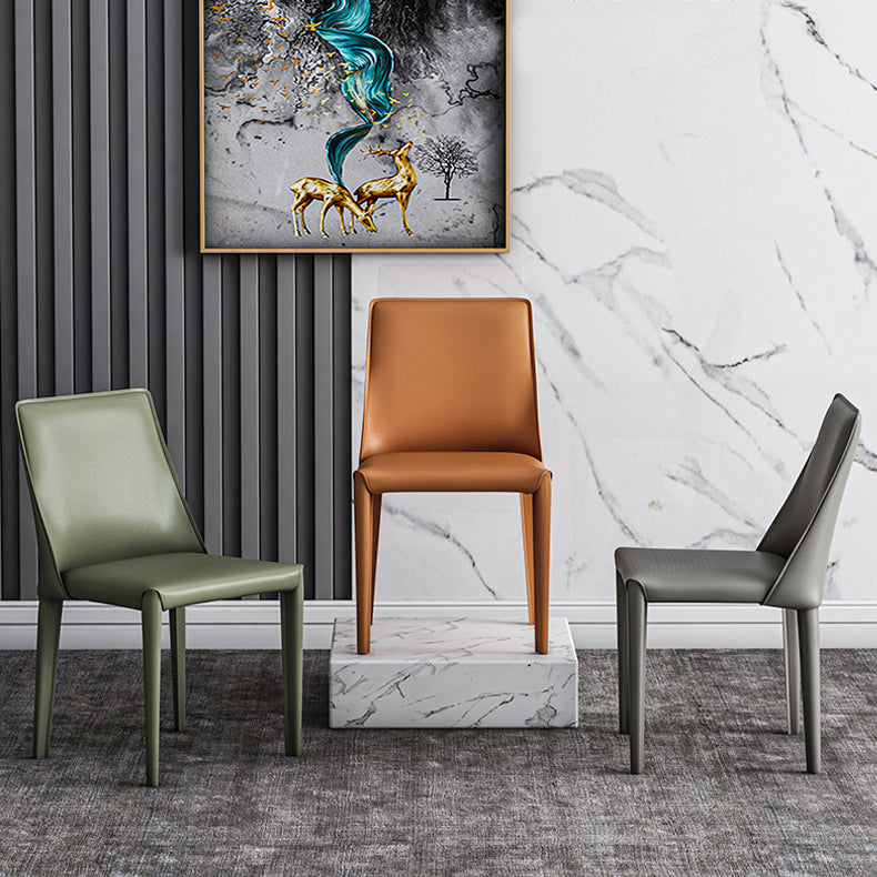 Silla lateral de cuero de hotel de estilo diseñador, silla de comedor con respaldo sólido y acabado mate
