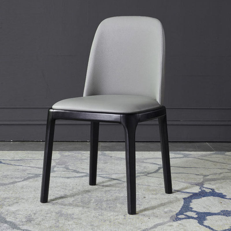 Silla de comedor contemporánea sin brazos Silla Parsons curvada de cuero con acabado mate