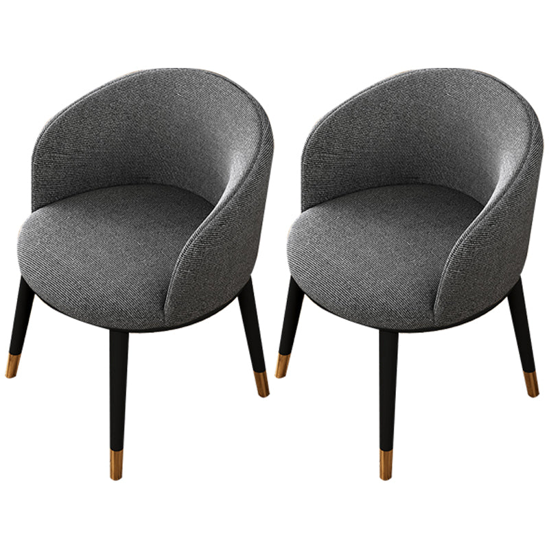 Silla de comedor tapizada moderna con respaldo sólido y acabado mate