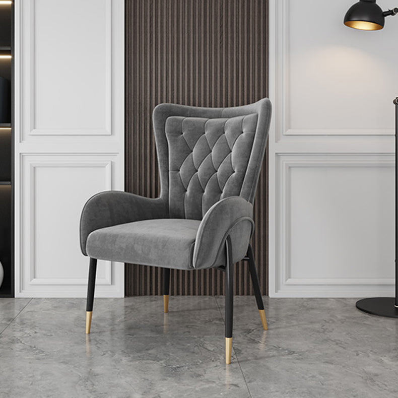 El comedor del metal de Glam preside la silla tapizada del brazo lateral para el uso en el hogar