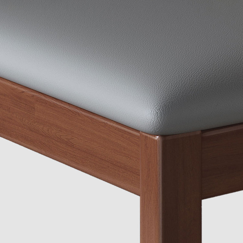 Silla auxiliar de comedor moderna, silla con respaldo abierto curvado de madera maciza y cuero con acabado mate