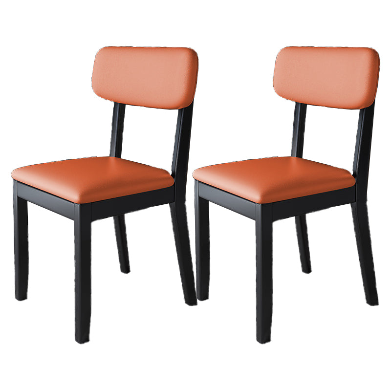 Silla auxiliar de comedor moderna, silla con respaldo abierto curvado de madera maciza y cuero con acabado mate