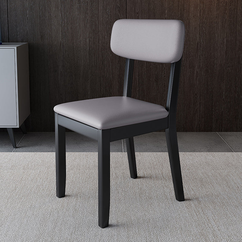 Silla auxiliar de comedor moderna, silla con respaldo abierto curvado de madera maciza y cuero con acabado mate