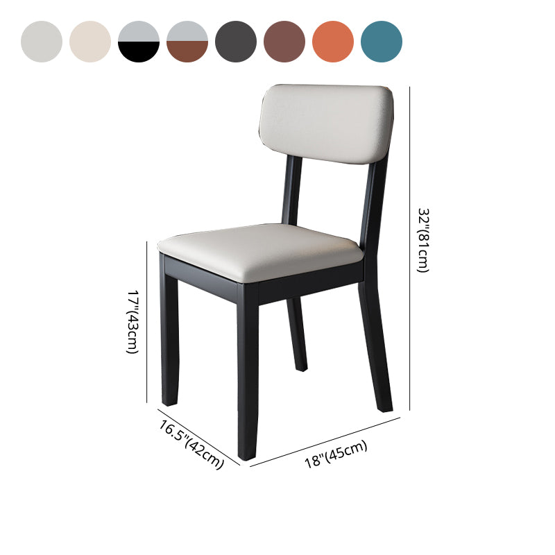Silla auxiliar de comedor moderna, silla con respaldo abierto curvado de madera maciza y cuero con acabado mate