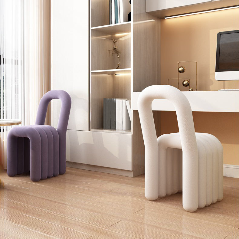 Silla auxiliar de comedor de terciopelo moderno, silla de comedor con respaldo abierto y acabado mate para cocina