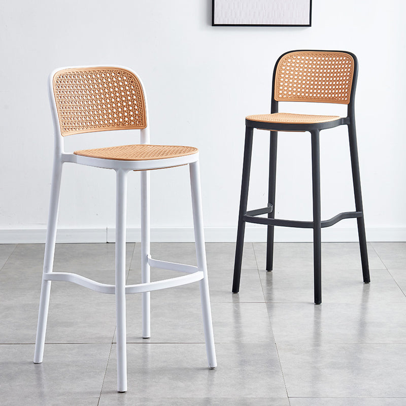 Taburete de bar de plástico de estilo moderno con reposapiés, taburete de bar simple con respaldo bajo para cocina