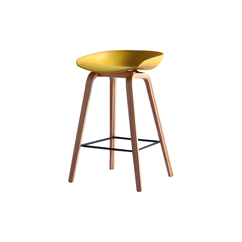 Zeitgenössische, einfache Thekenhocker, 30-Zoll-Barhocker mit Holzbeinen für den Innenbereich und Kunststoffsitz