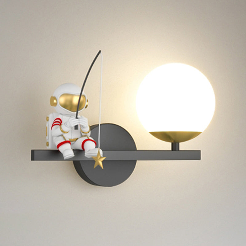 Modern Style Wall Light Creative Astronaut LED Wall Sconce Light for Bedroom