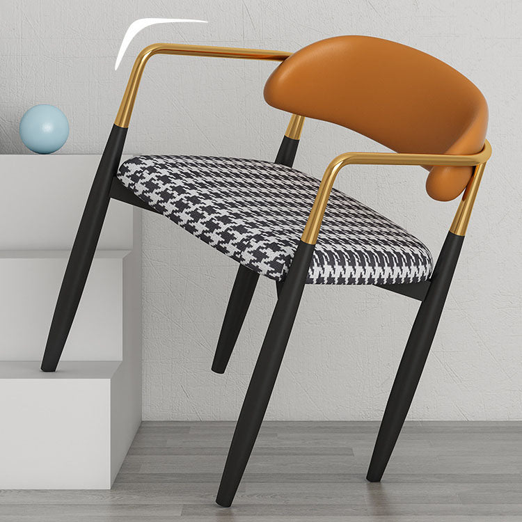 Silla de comedor tapizada casera moderna con respaldo abierto y acabado mate