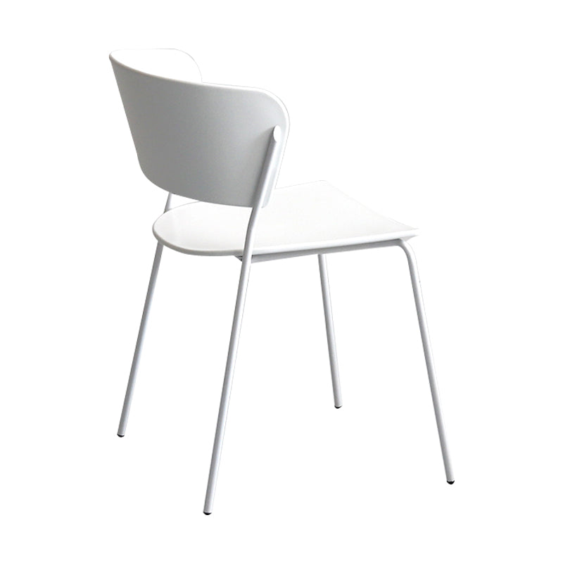 Silla lateral escandinava de plástico para interiores y exteriores, silla con respaldo abierto