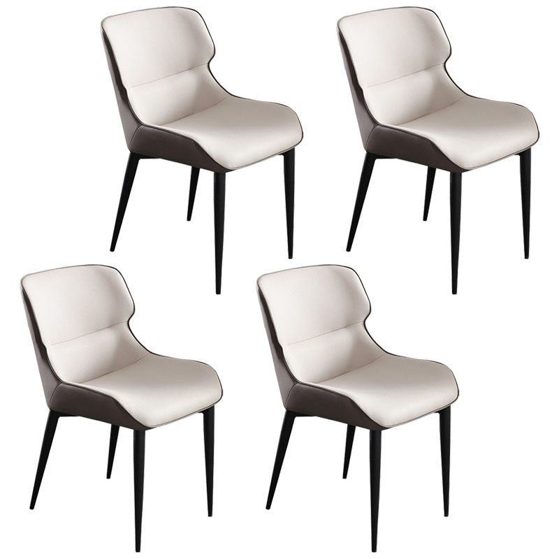 El comedor contemporáneo preside la butaca curvada de cuero mate de Parsons