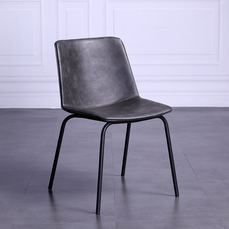 Silla de comedor con acabado mate de cuero de silla lateral con respaldo sólido de hotel contemporáneo