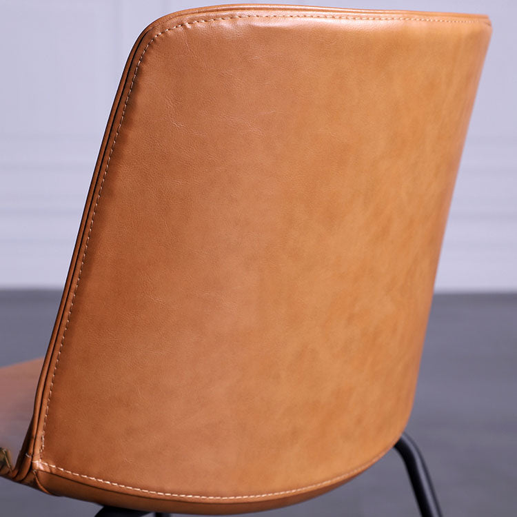Silla de comedor con acabado mate de cuero de silla lateral con respaldo sólido de hotel contemporáneo