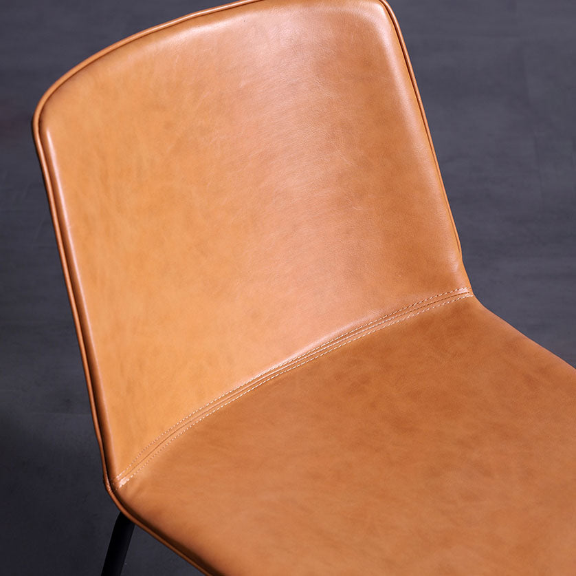 Silla de comedor con acabado mate de cuero de silla lateral con respaldo sólido de hotel contemporáneo