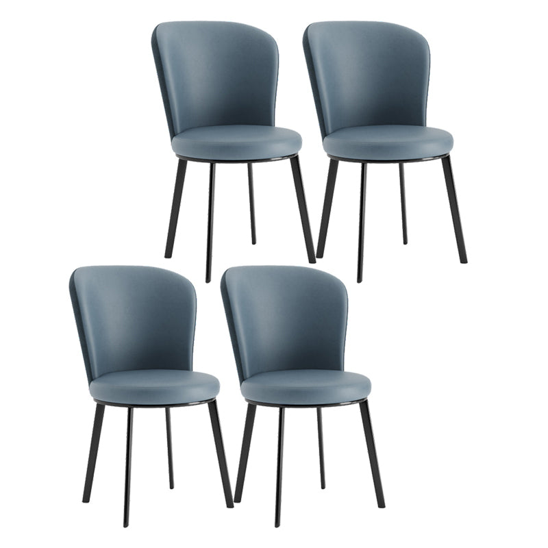 El lado contemporáneo del comedor preside la silla curvada de cuero mate de Parsons