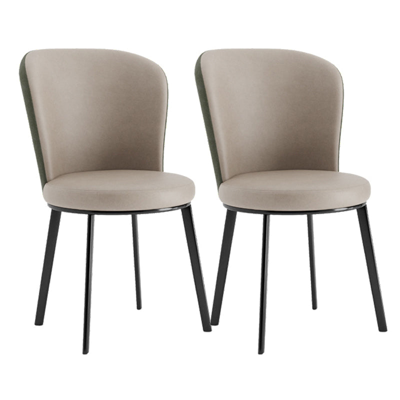 El lado contemporáneo del comedor preside la silla curvada de cuero mate de Parsons