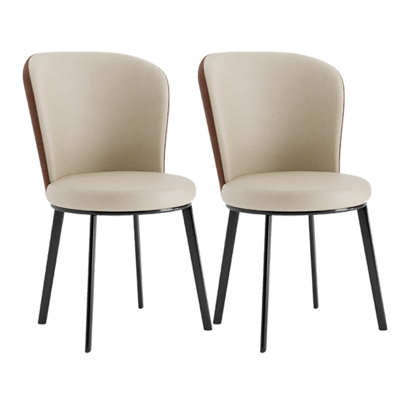 El lado contemporáneo del comedor preside la silla curvada de cuero mate de Parsons