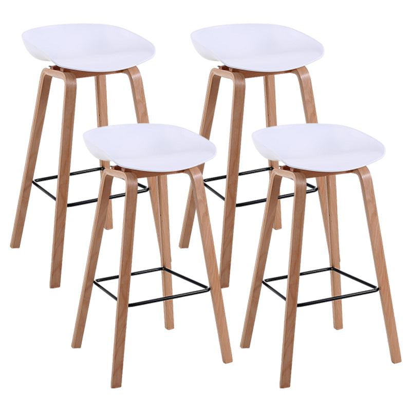 Moderner Barhocker aus massivem Holz für den Innenbereich, Eimer-Thekenhocker mit Kunststoffsitz
