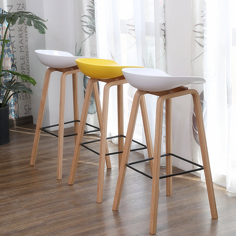 Moderner Barhocker aus massivem Holz für den Innenbereich, Eimer-Thekenhocker mit Kunststoffsitz