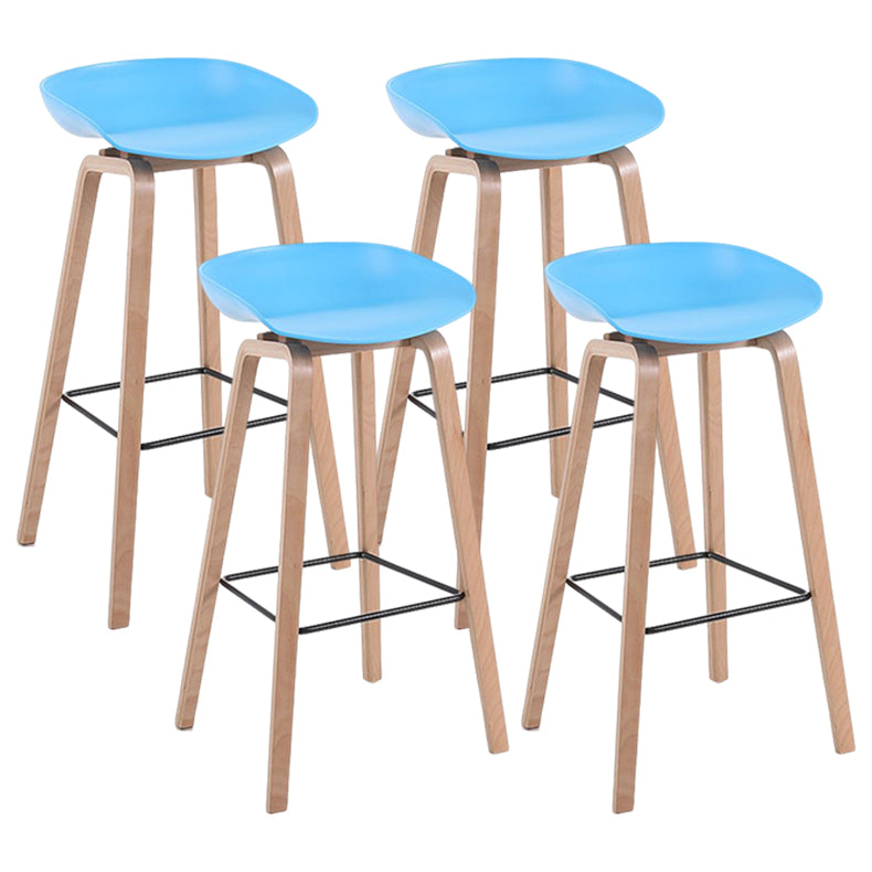 Moderner Barhocker aus massivem Holz für den Innenbereich, Eimer-Thekenhocker mit Kunststoffsitz