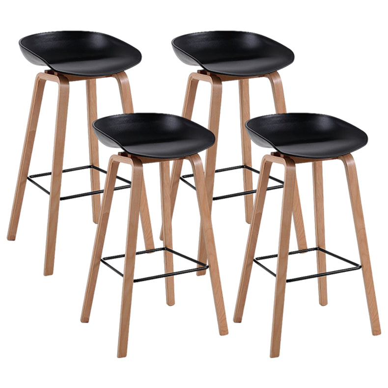Moderner Barhocker aus massivem Holz für den Innenbereich, Eimer-Thekenhocker mit Kunststoffsitz