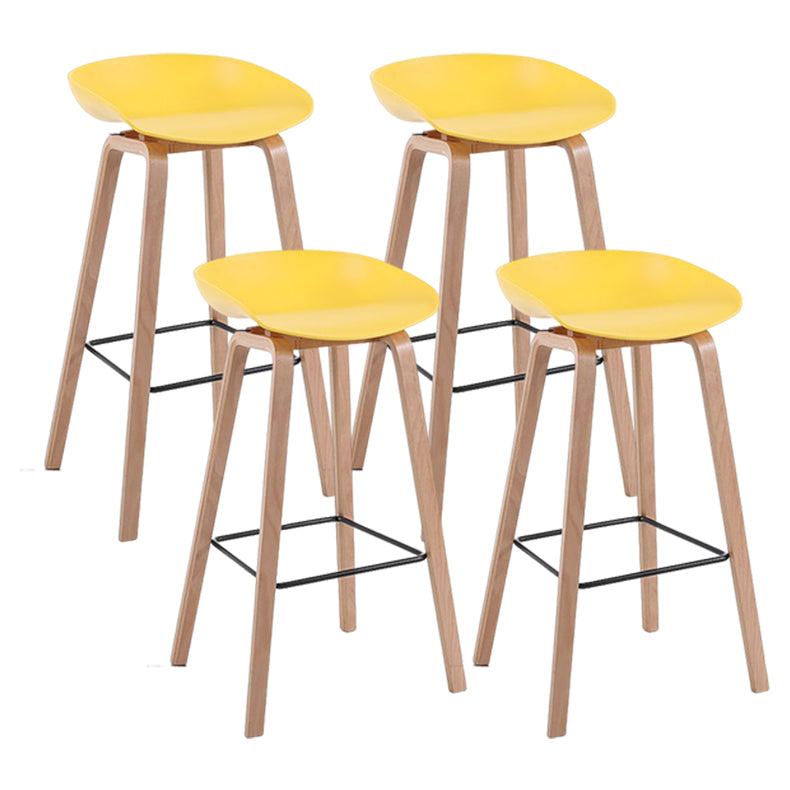 Moderner Barhocker aus massivem Holz für den Innenbereich, Eimer-Thekenhocker mit Kunststoffsitz