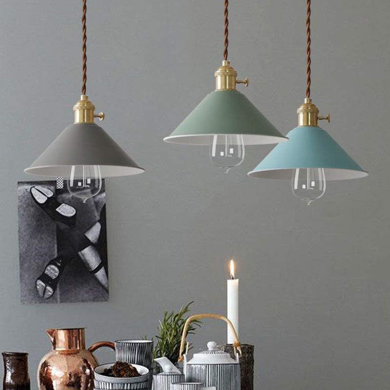 Cône Cone Hanging Lighting Modern Style Metal 1-Light suspendu lampe pour chambre à coucher
