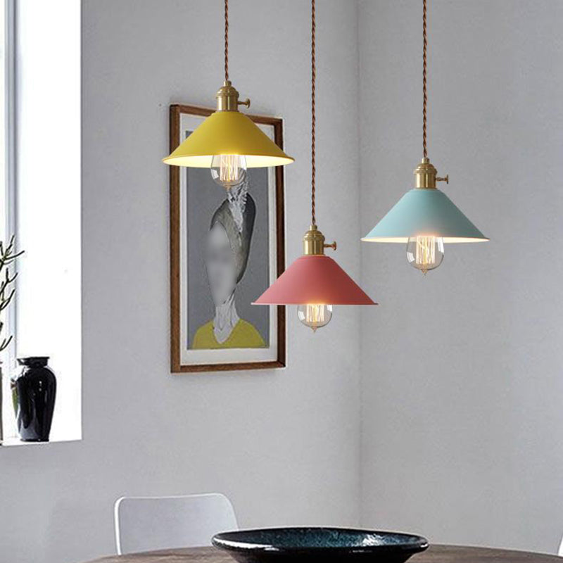 Cône Cone Hanging Lighting Modern Style Metal 1-Light suspendu lampe pour chambre à coucher