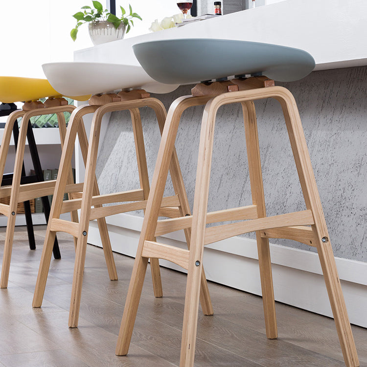 Scandinavia Style Bar-stool Wooden Legs PP Seat for Restaurant Bar
