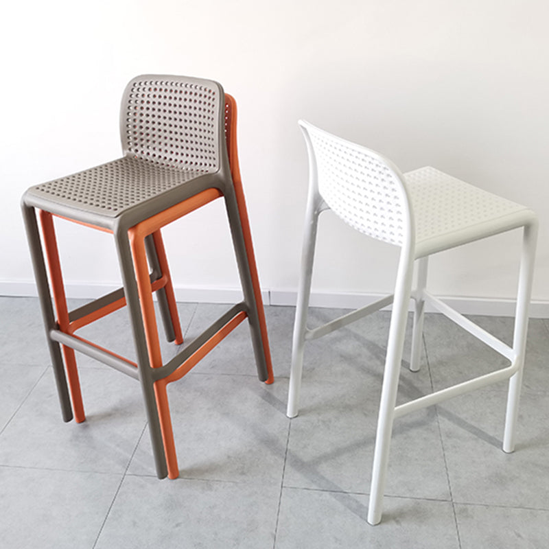 Taburete de bar moderno, taburete de bar sin brazos de plástico con reposapiés y respaldo