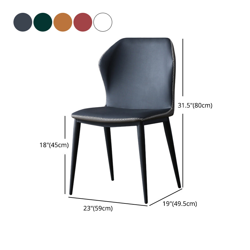 El lado moderno del comedor preside la silla sin brazos curvada cuero mate de Parsons del final