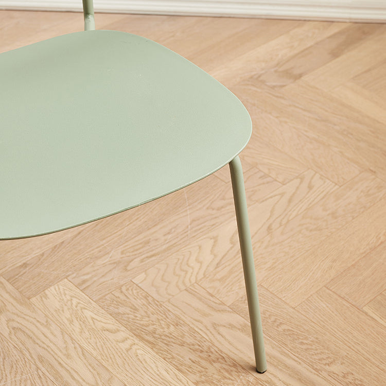 Silla de comedor de estilo moderno Silla auxiliar apilable sin brazos con patas de metal